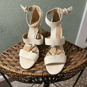 New Antonio Melani off white heel - 6.5